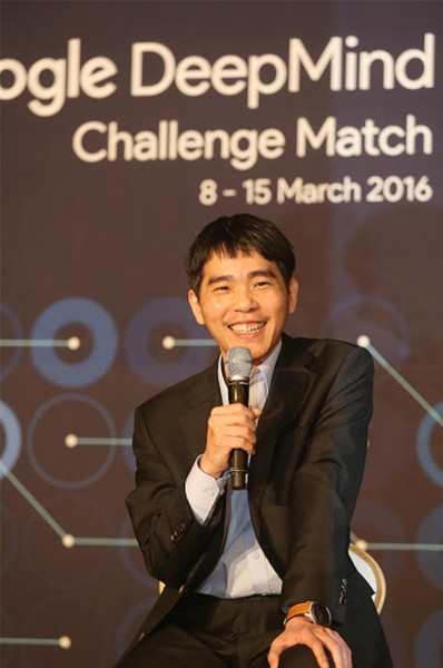 AlphaGo-Lee-Sedol-game-4-6