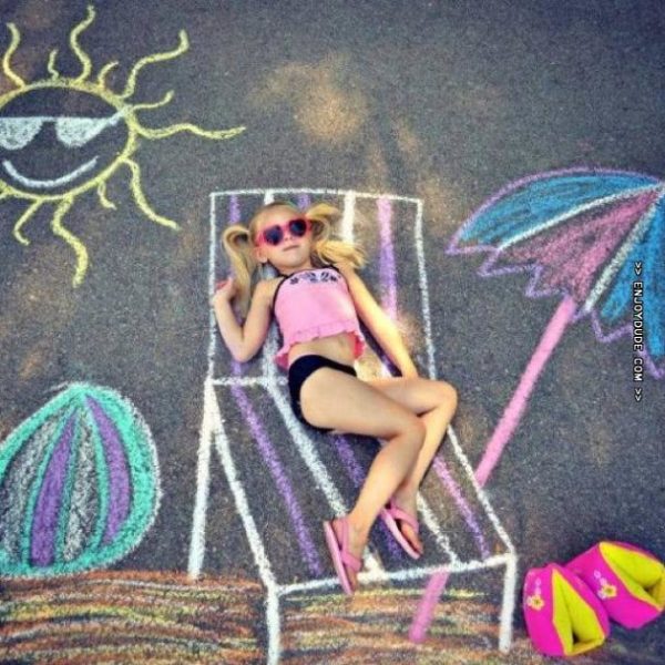 dessin-a-la-craie-par-terre---cool-au-soleil-0-2784